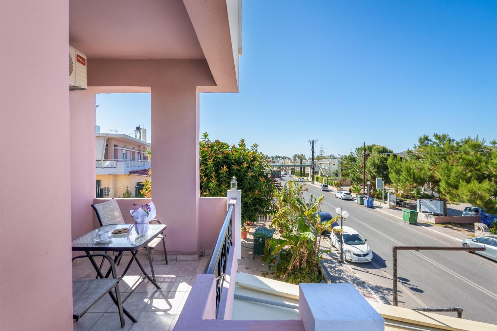 Nikos Apartments Agia Marina  Exterior photo