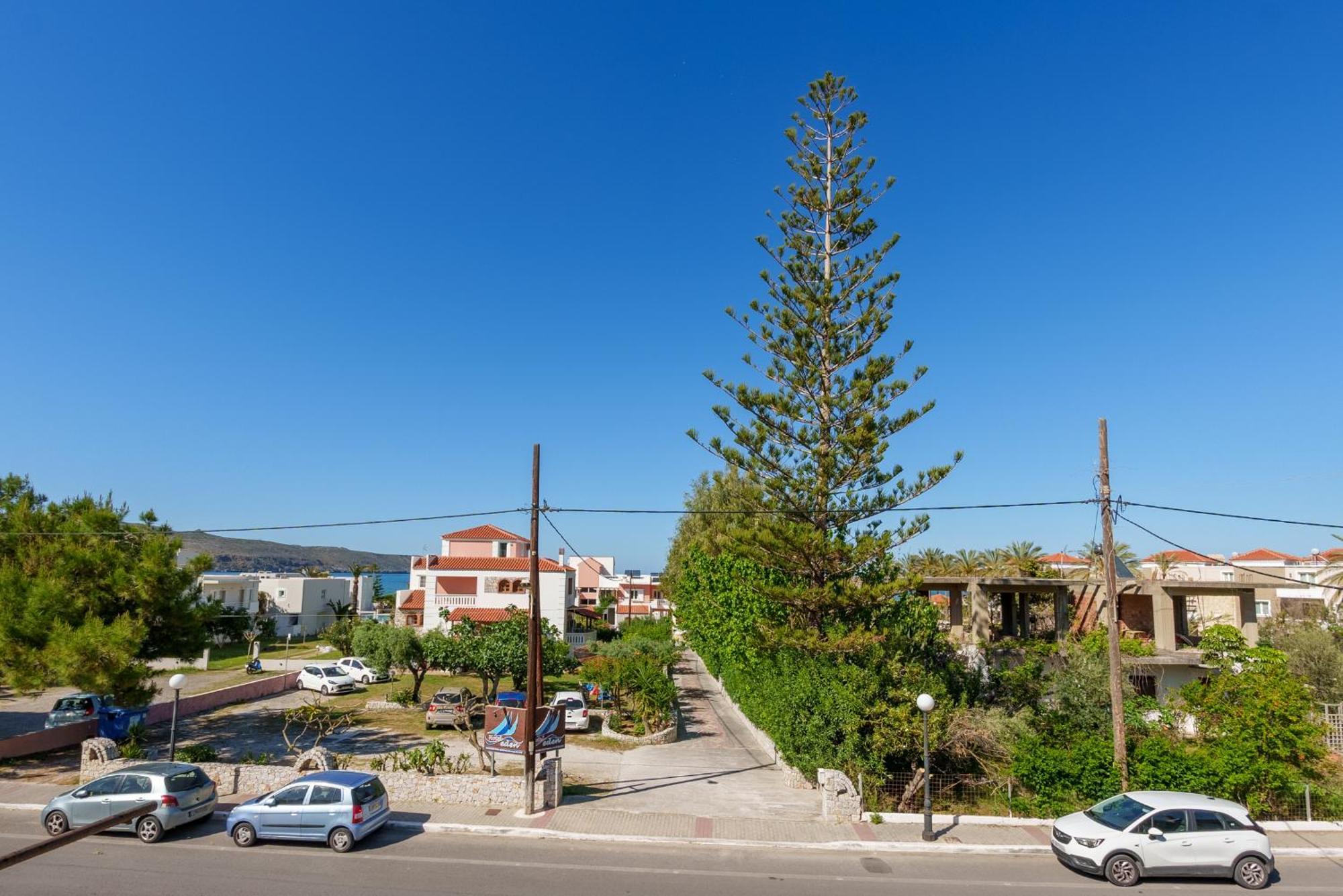 Nikos Apartments Agia Marina  Exterior photo