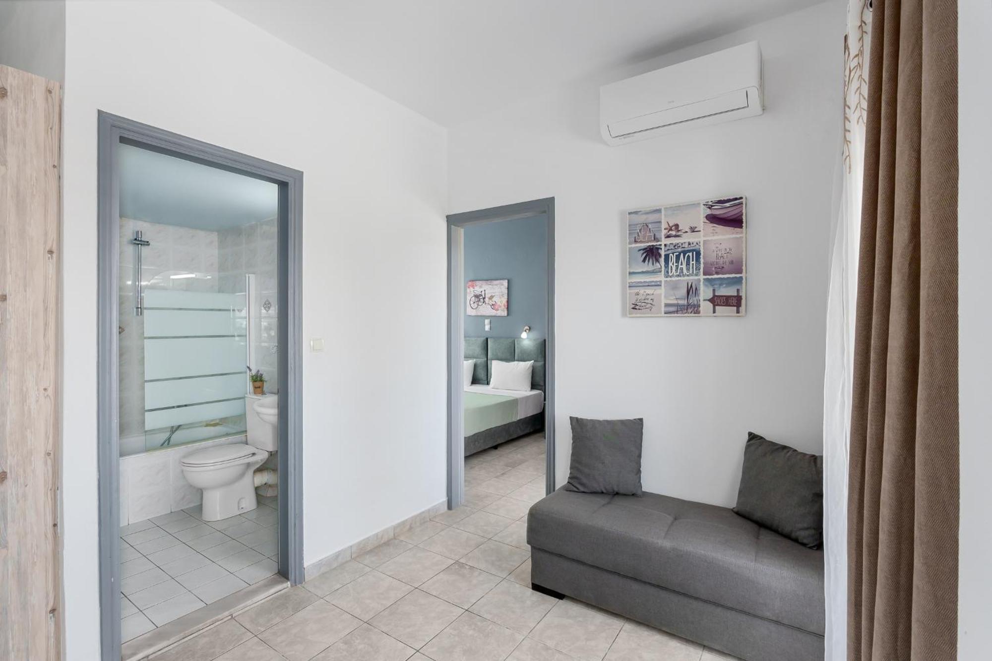 Nikos Apartments Agia Marina  Exterior photo