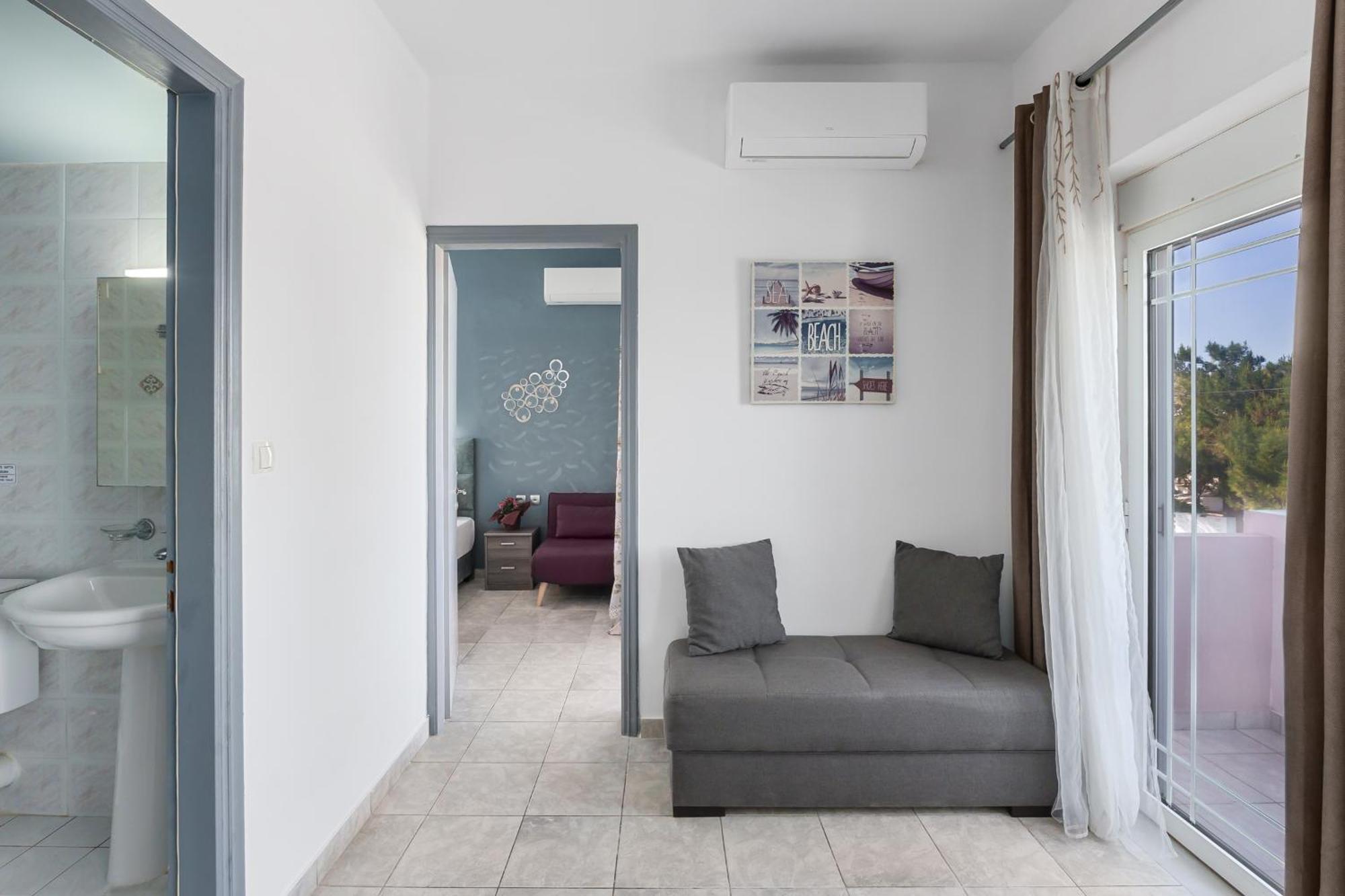 Nikos Apartments Agia Marina  Exterior photo