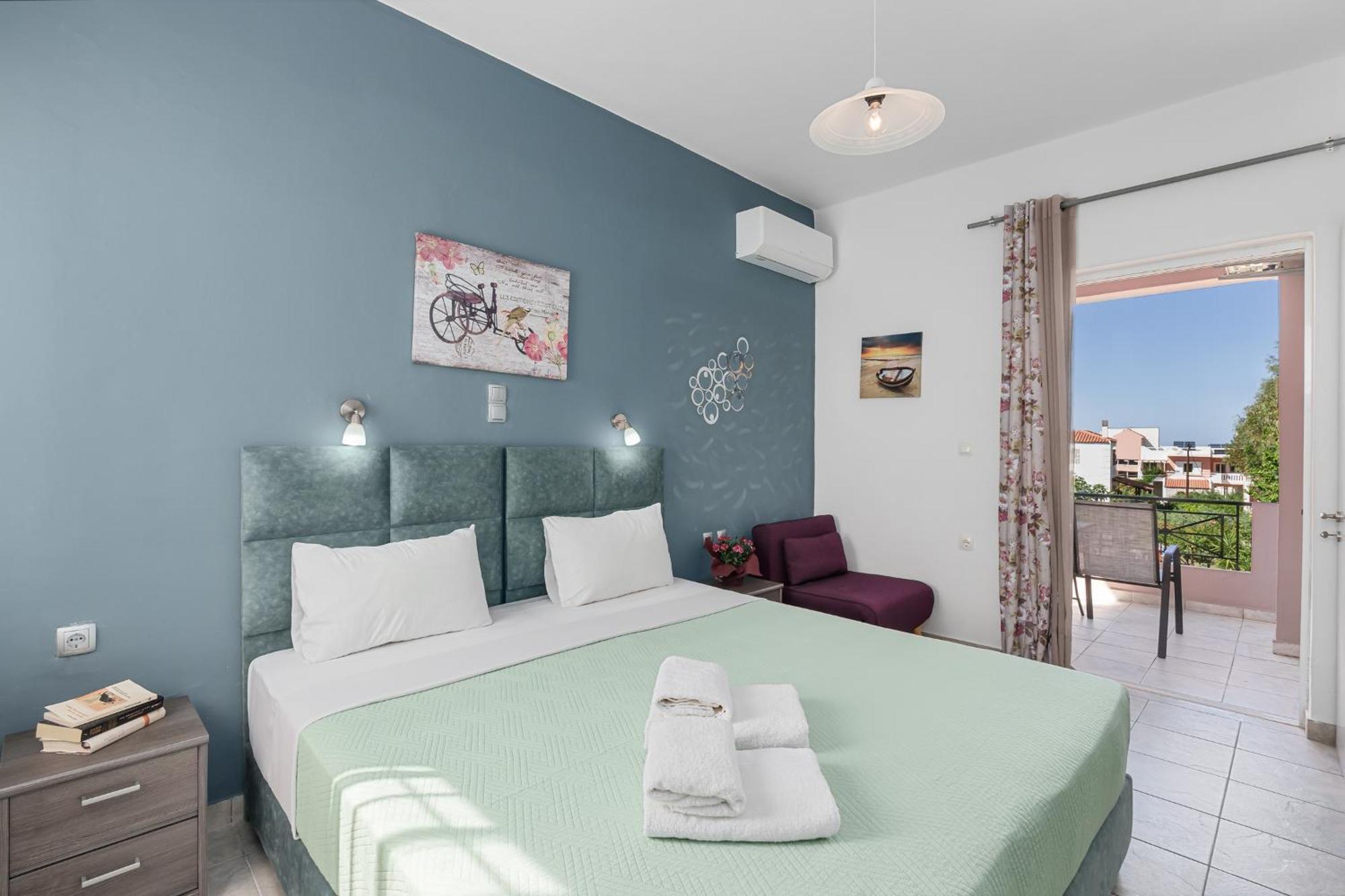 Nikos Apartments Agia Marina  Exterior photo
